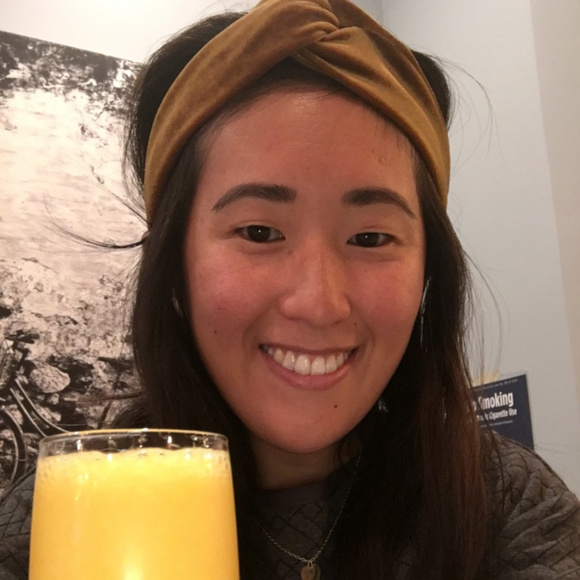 Meet your Posher, Beth ♡ - Picture 1 of 3